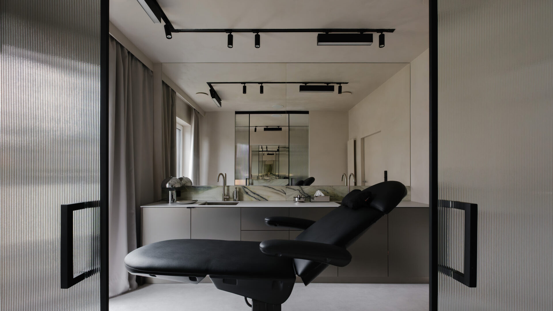 ÉTER clinic interior · 48 m²